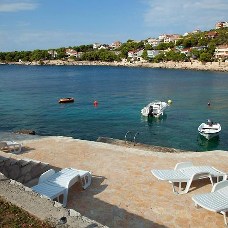 Apartments By The Sea Bilo, Primosten - 8364 المظهر الخارجي الصورة